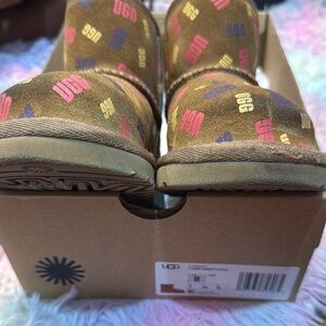 UGG Kids Boots in Brown with Colorful Logo